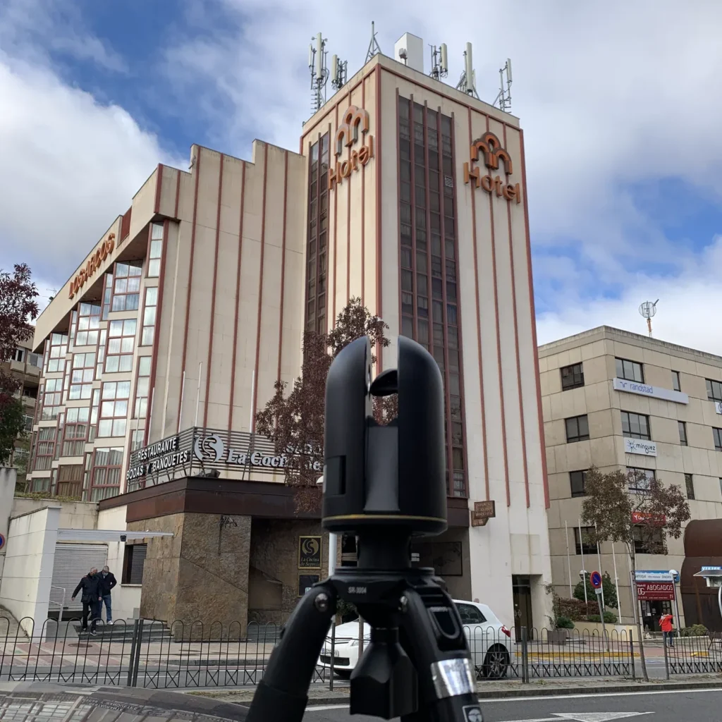 Escaneo láser 3D de la fachada del Hotel Los Arcos en Segovia